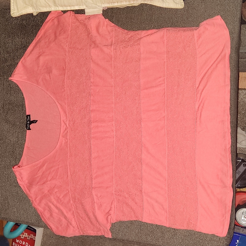 Twist Tees shirt Torrid sz 1 coral lace